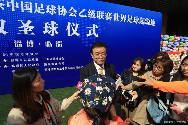 托万：全队像狮子般坚持到最后，我也开始用头进球了